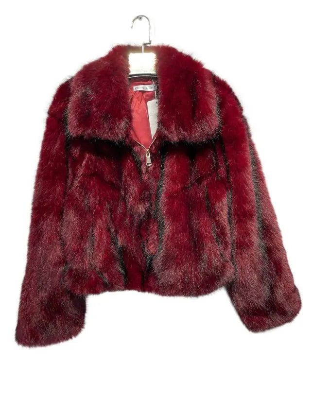 ASTORIA – Short premium faux fur jacket with a wide collar
