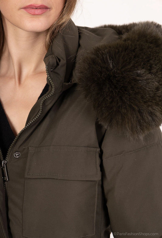Mid-length down jacket with fur