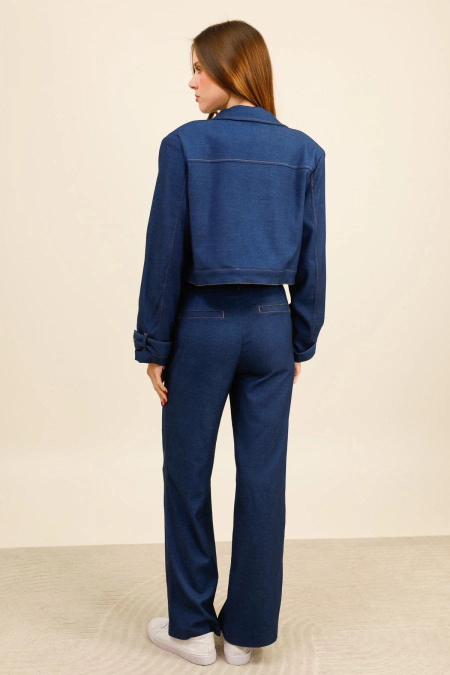 Buttoned cropped jacket + flowy pants set – chic and minimalist look