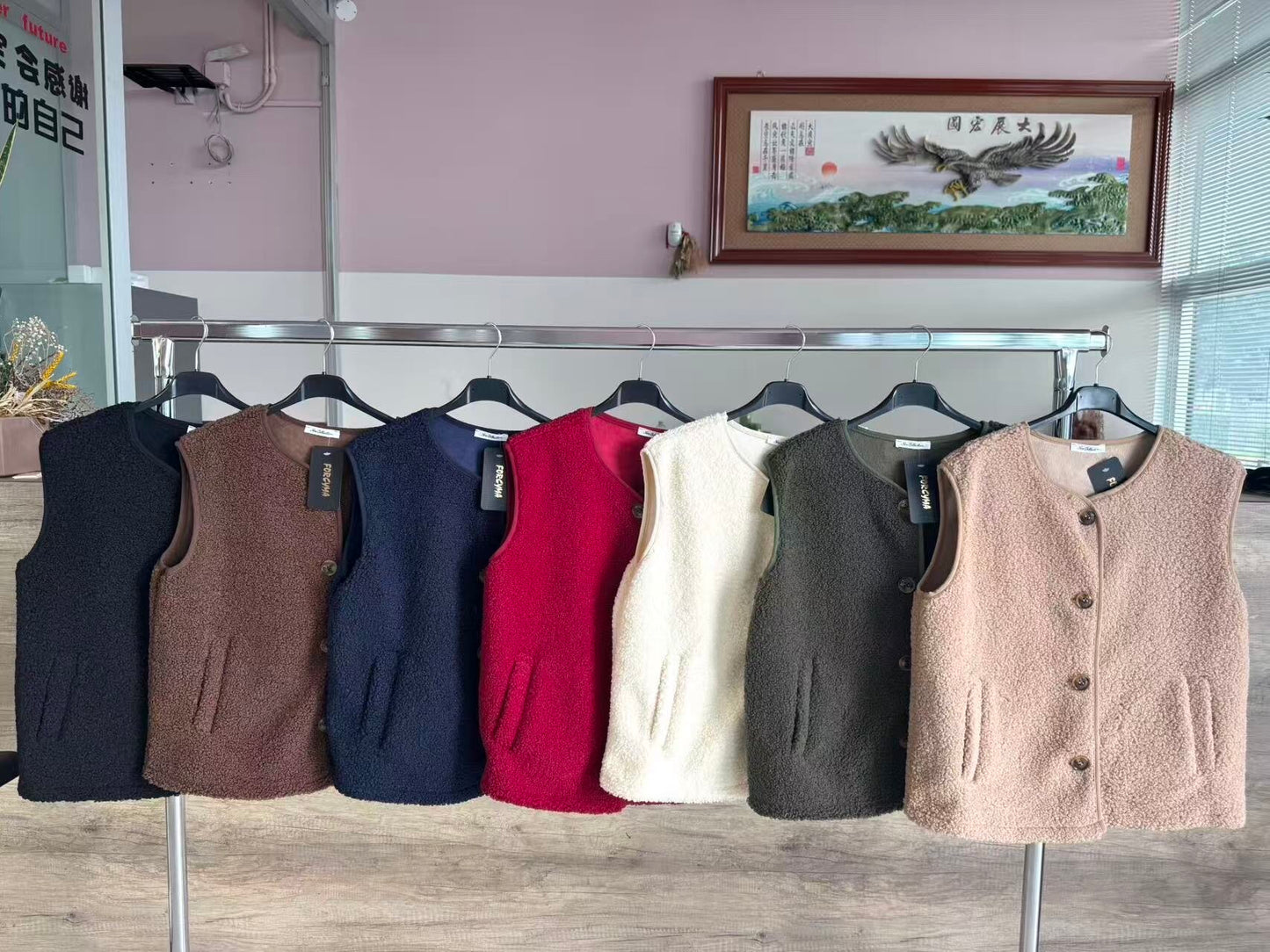 Sleeveless vest with buttons and pockets