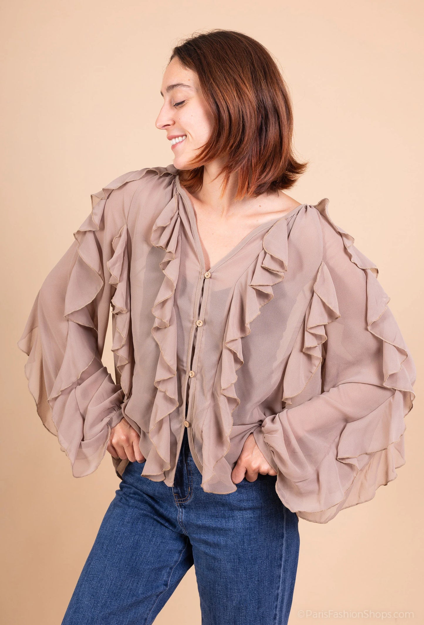 ISOLDE – Flowing blouse with ruffles and long sleeves