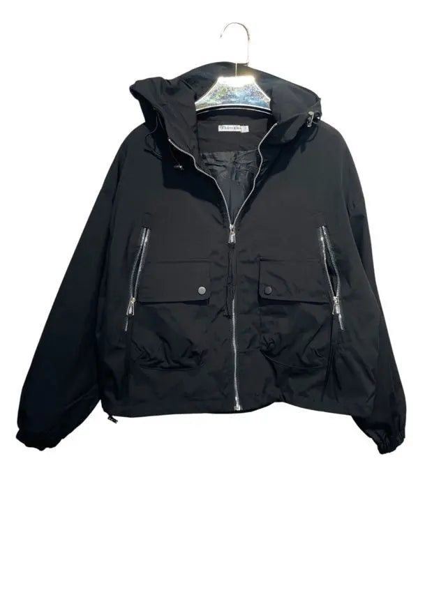 IVY – Hooded windbreaker jacket with zippered pockets and flaps