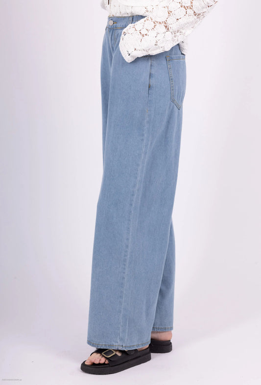 High-waisted wide-leg denim jeans – relaxed straight fit