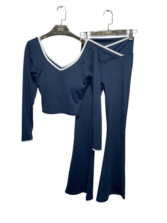 LYANA – Crossed top and flared pants set with contrasting details