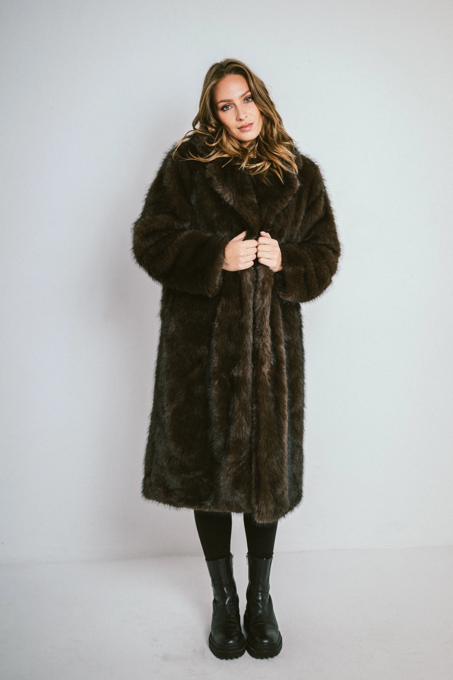 MONROE – Long coat in premium faux fur