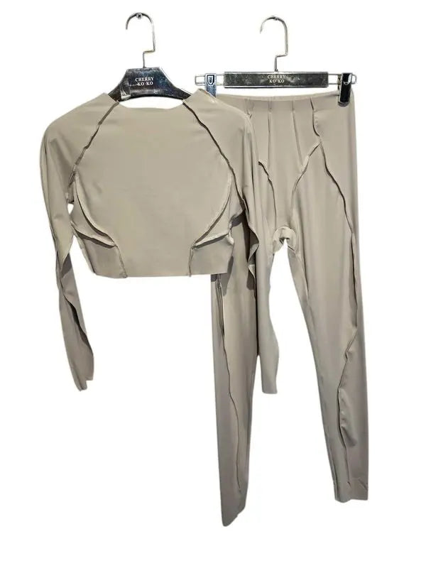 NOVA – Technical set with exposed seams