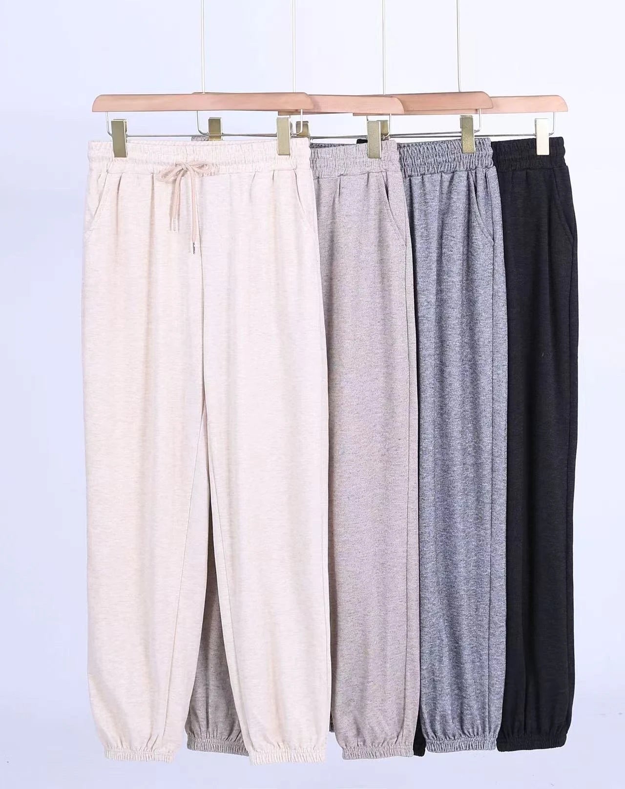 Simple color jogging pants