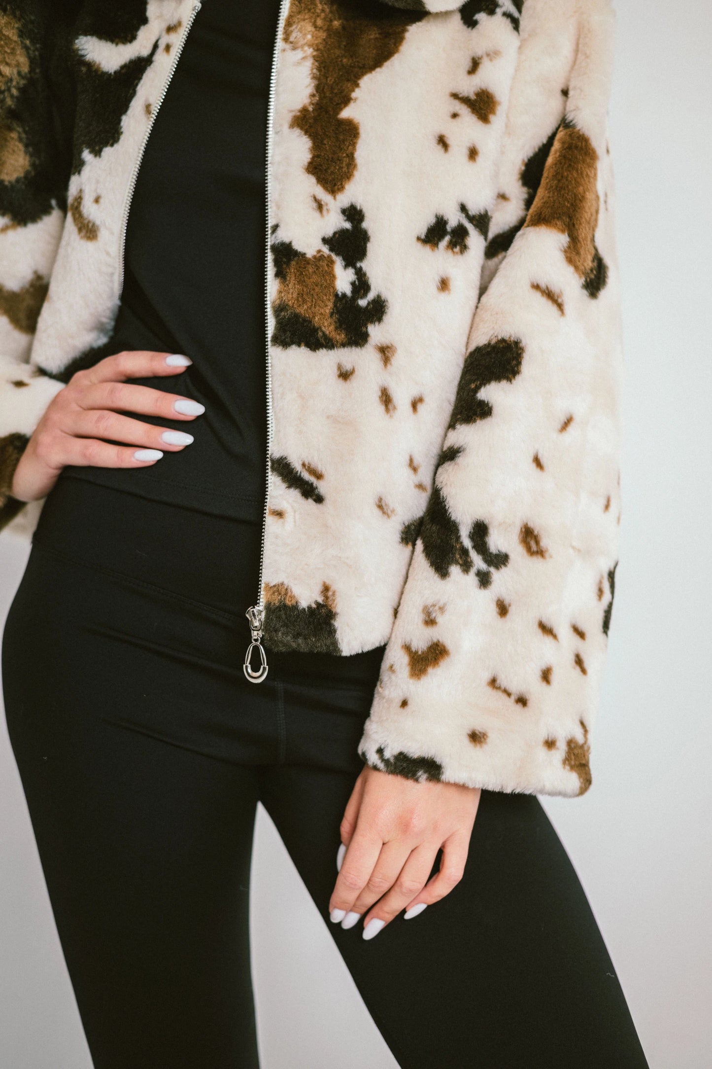 RAVEN – Short printed faux fur jacket with zip closure