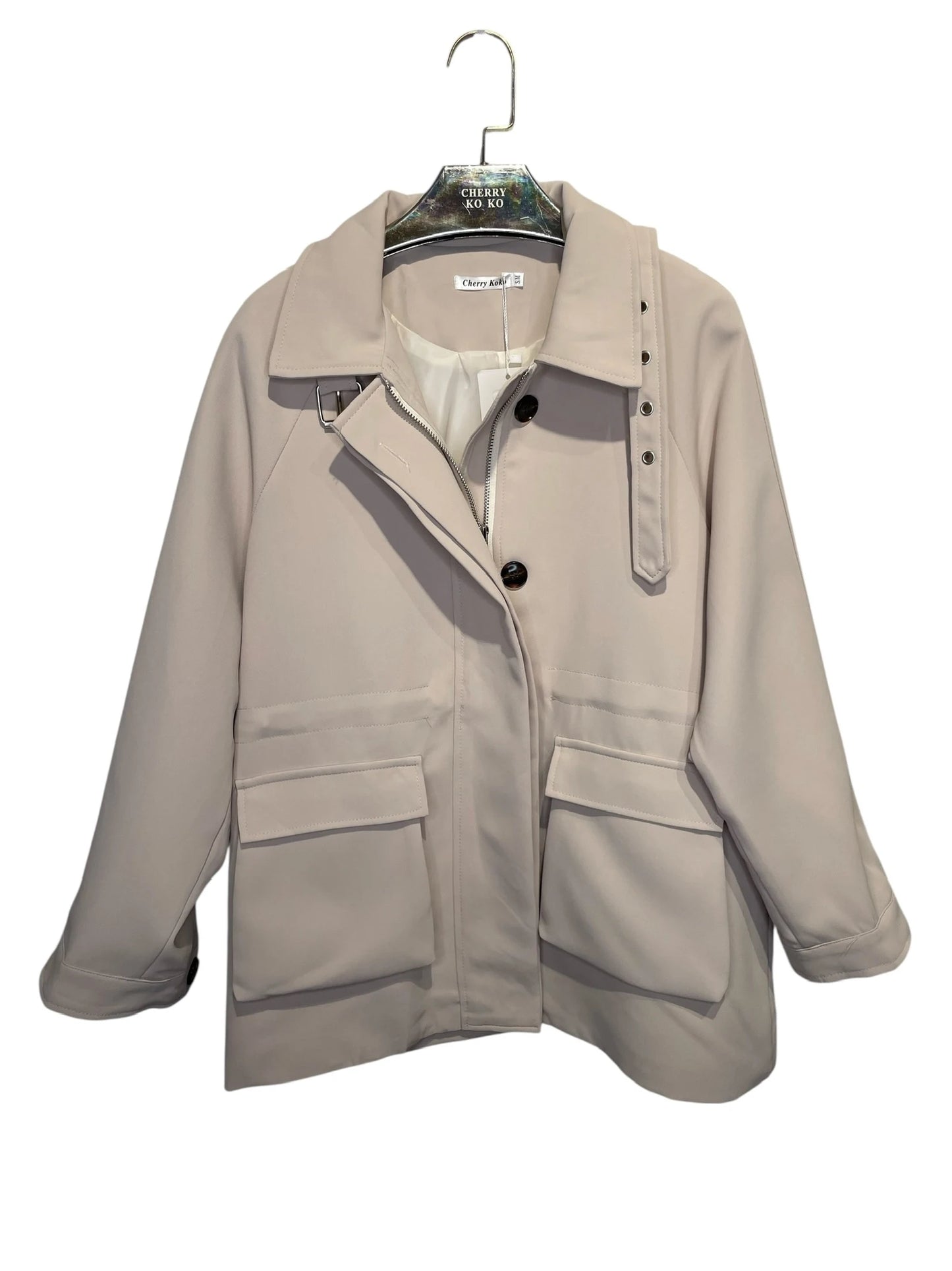 Short jacket with flap pockets and buckle collar detail – urban chic style