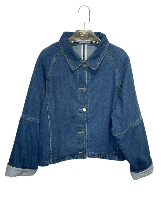 Straight-cut denim jacket with wide sleeves – timeless casual style