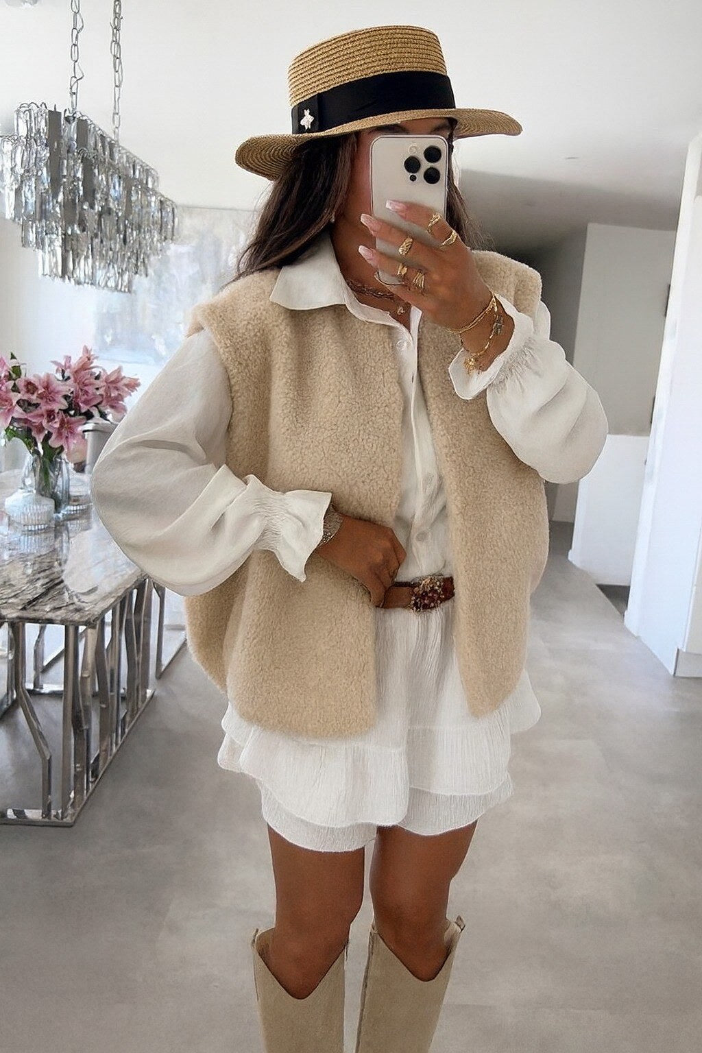 Sleeveless teddy jacket with soft lining and pockets