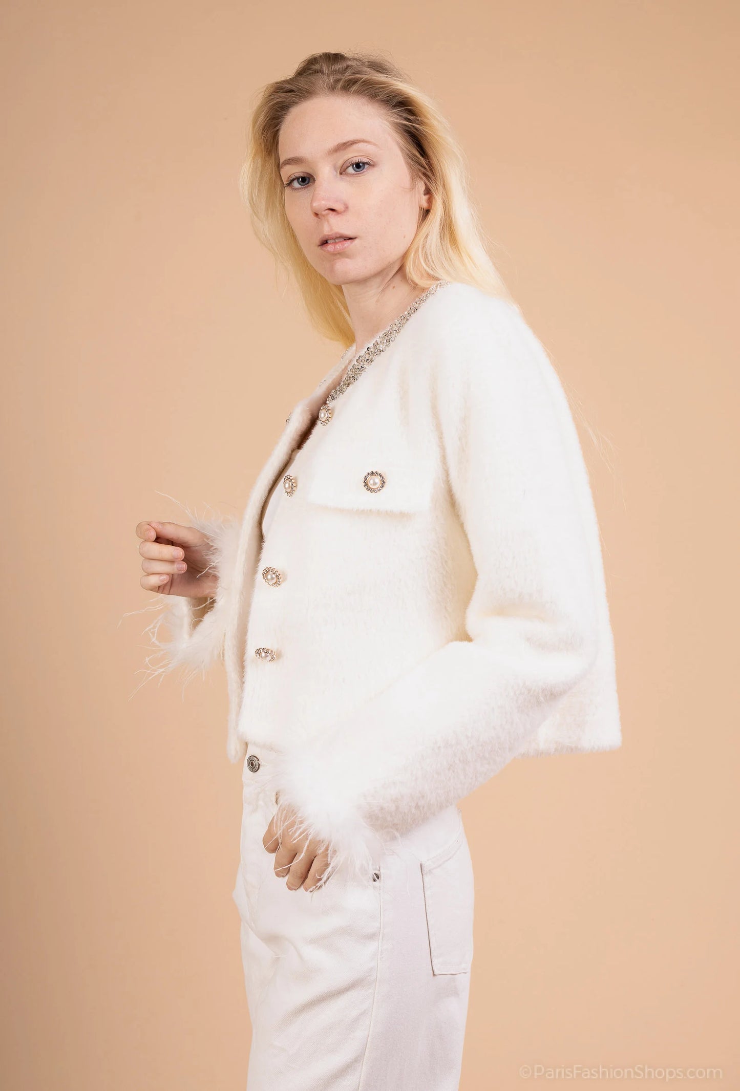 Short jacket with jeweled collar and feather-trimmed sleeves – chic and glamorous