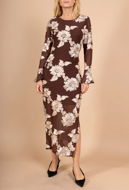 Embroidered mermaid gown – floral elegance in relief