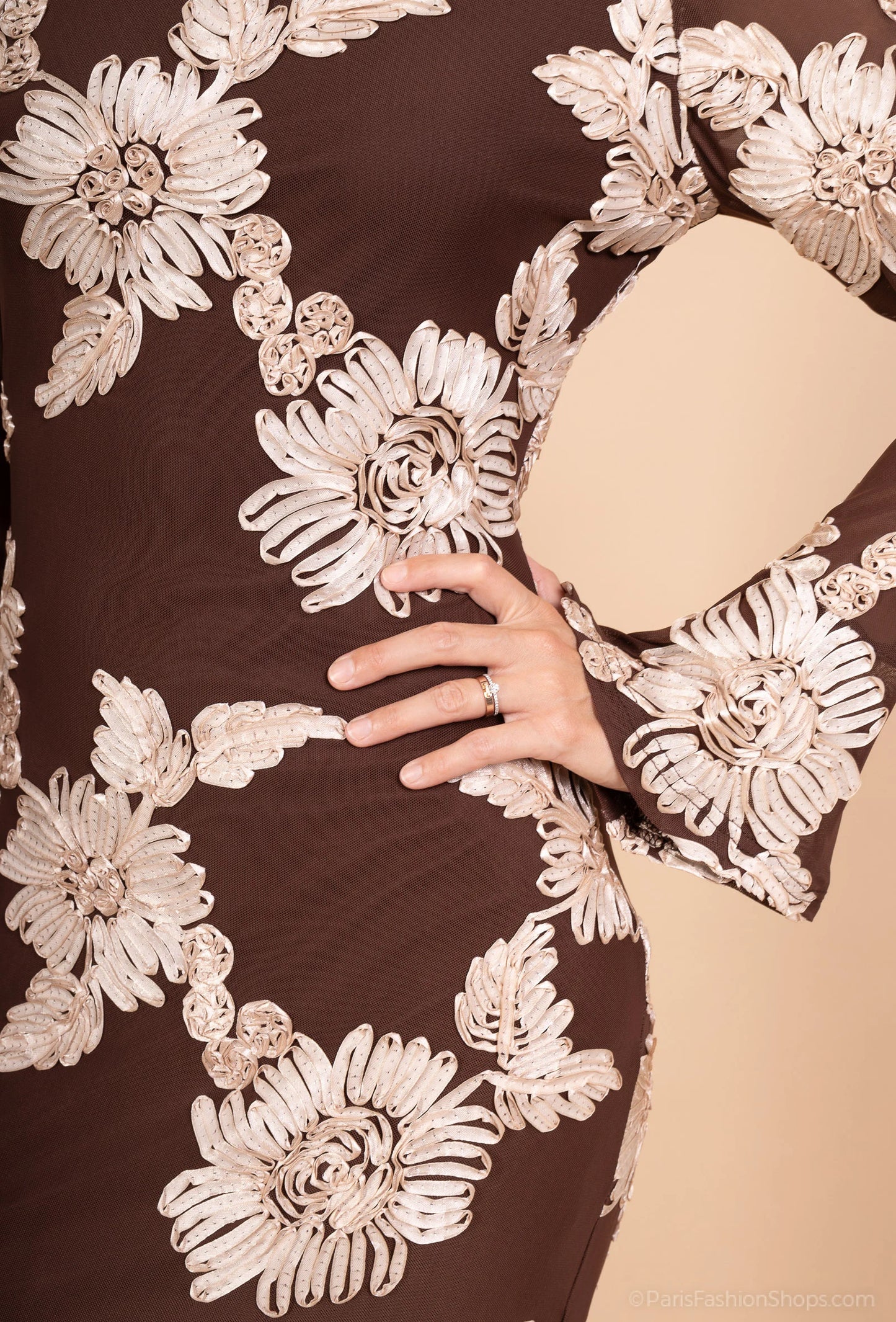 Embroidered mermaid gown – floral elegance in relief