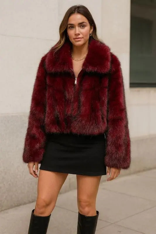 ASTORIA – Short premium faux fur jacket with a wide collar