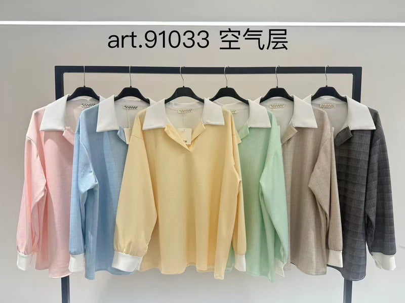 Checked blouse with shirt collar and contrasting cuffs