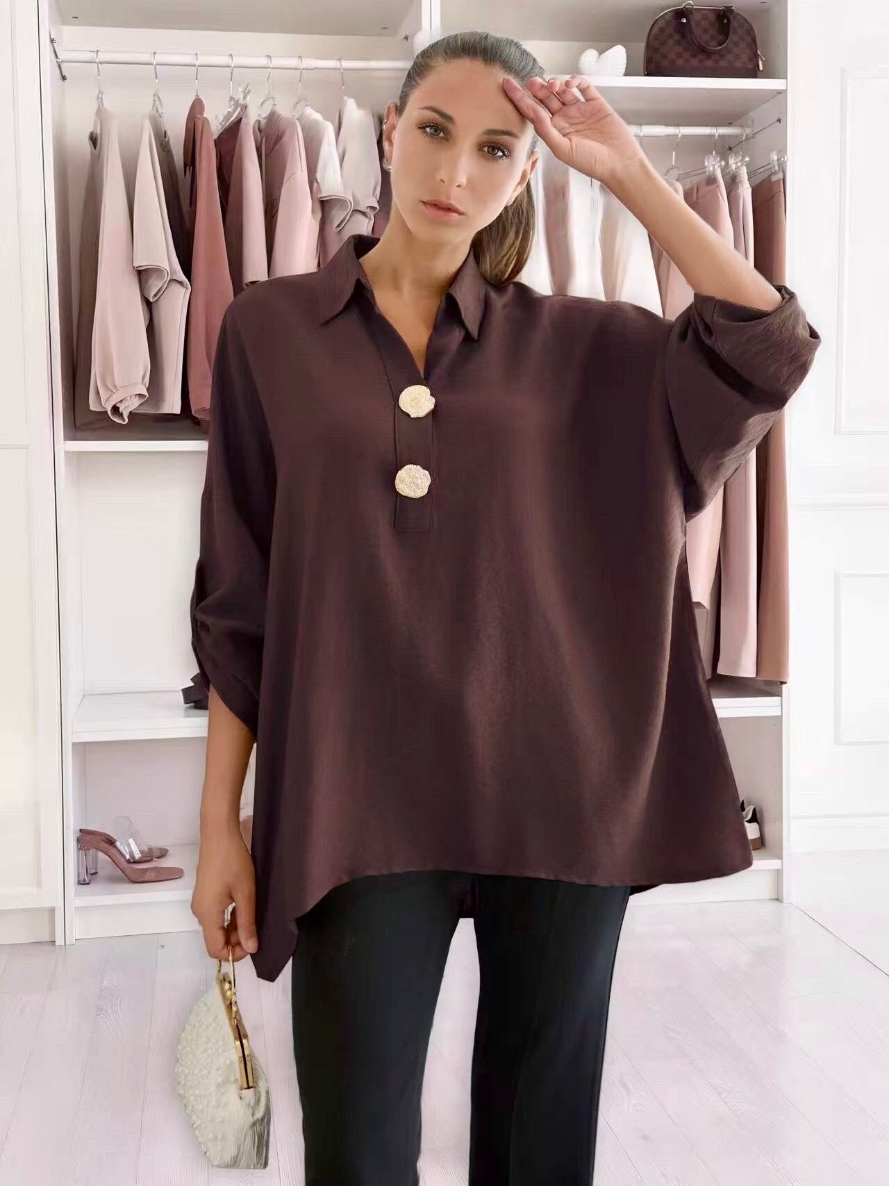 Blouse with golden button collar patterns