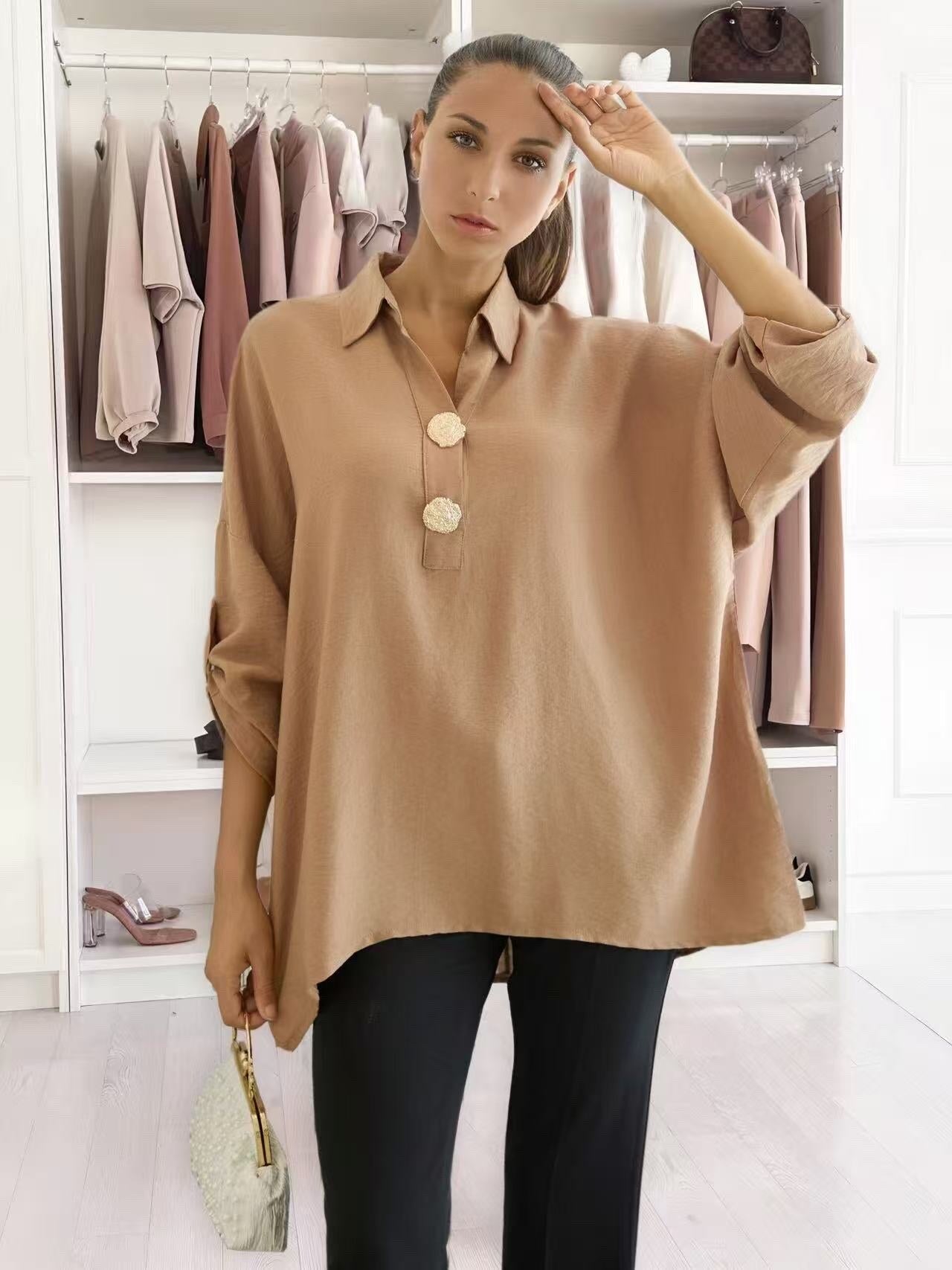 Blouse with golden button collar patterns