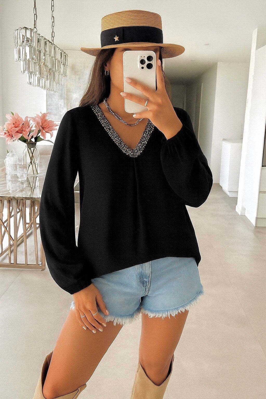 V-neck blouse with shiny sequins