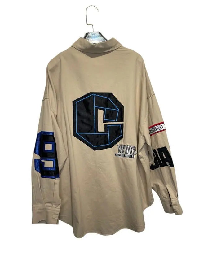 Trendy streetwear oversized shirt with embroidered patches