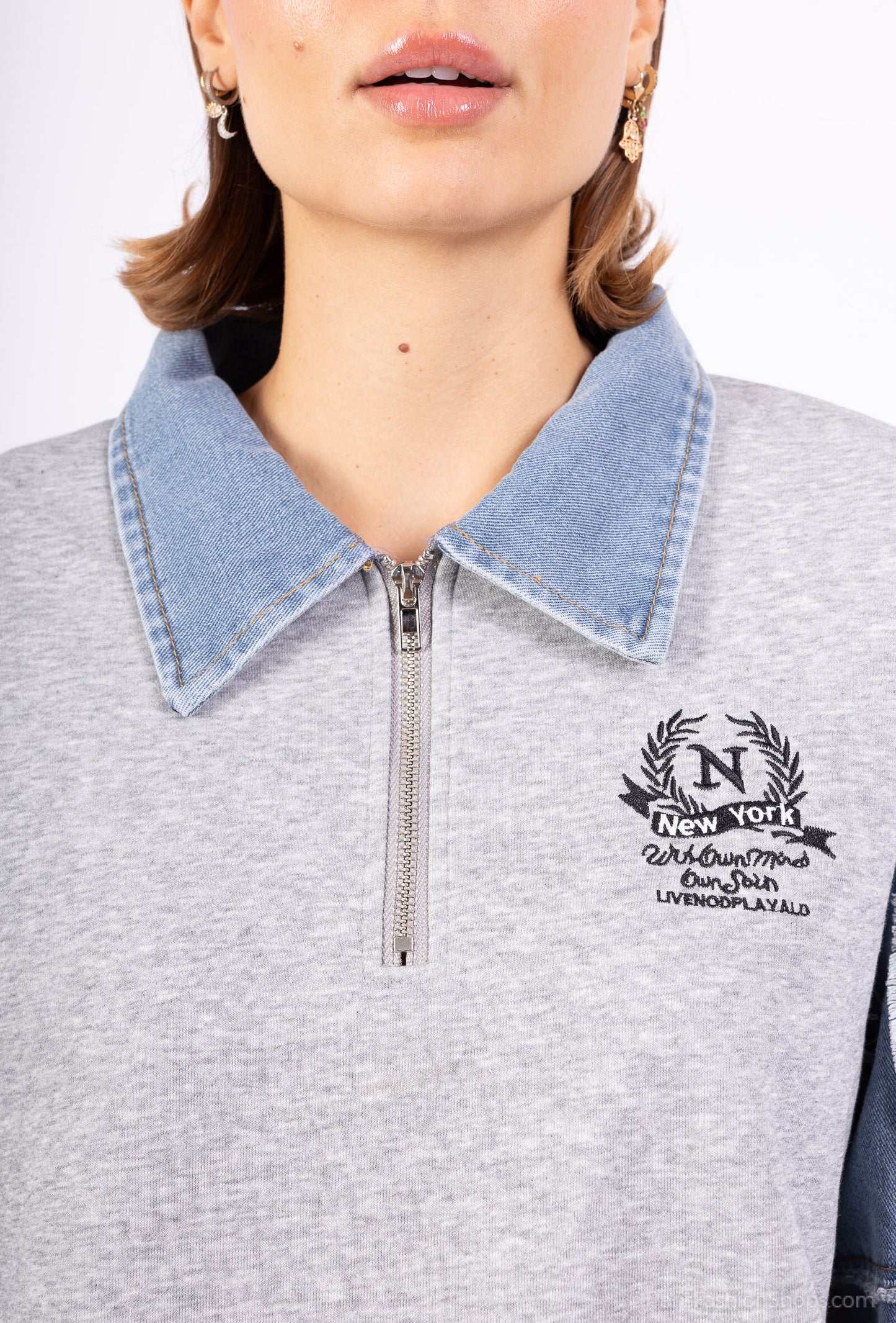 Casual 2-piece set – Embroidered zip-up sweatshirt with shirt collar + jogger pants with frayed denim patches