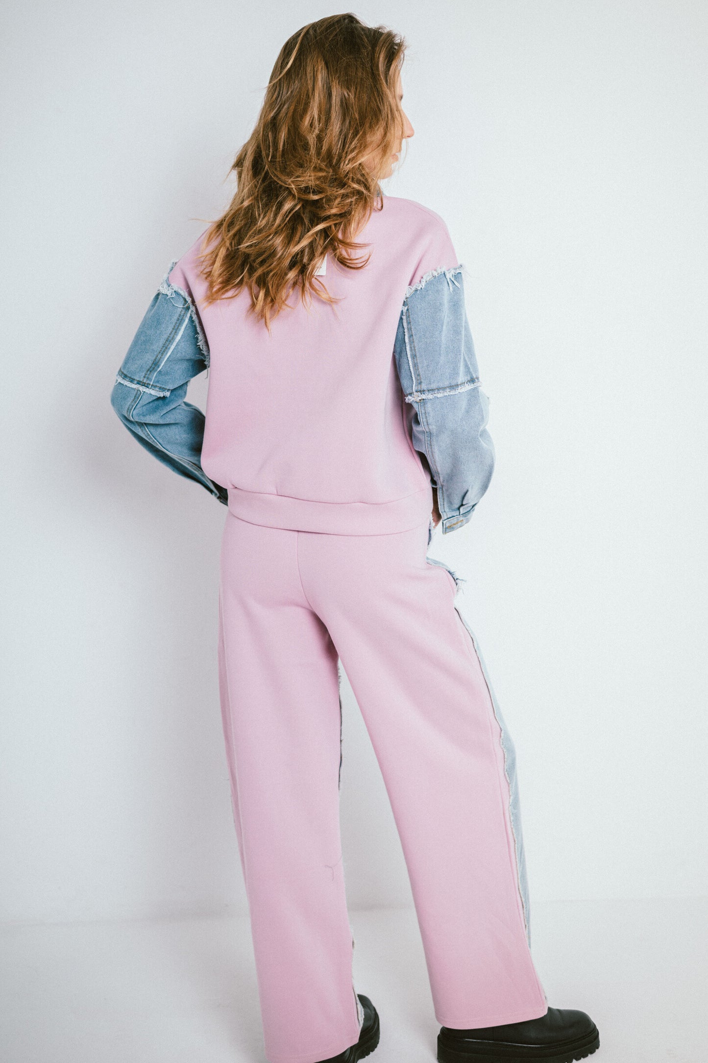 Casual 2-piece set – Embroidered zip-up sweatshirt with shirt collar + jogger pants with frayed denim patches