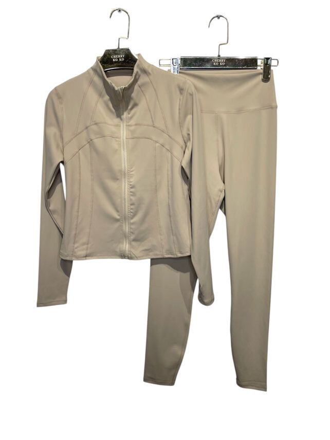 2-piece sports set – Zip-up high neck top + high-waisted leggings – Second-skin fit