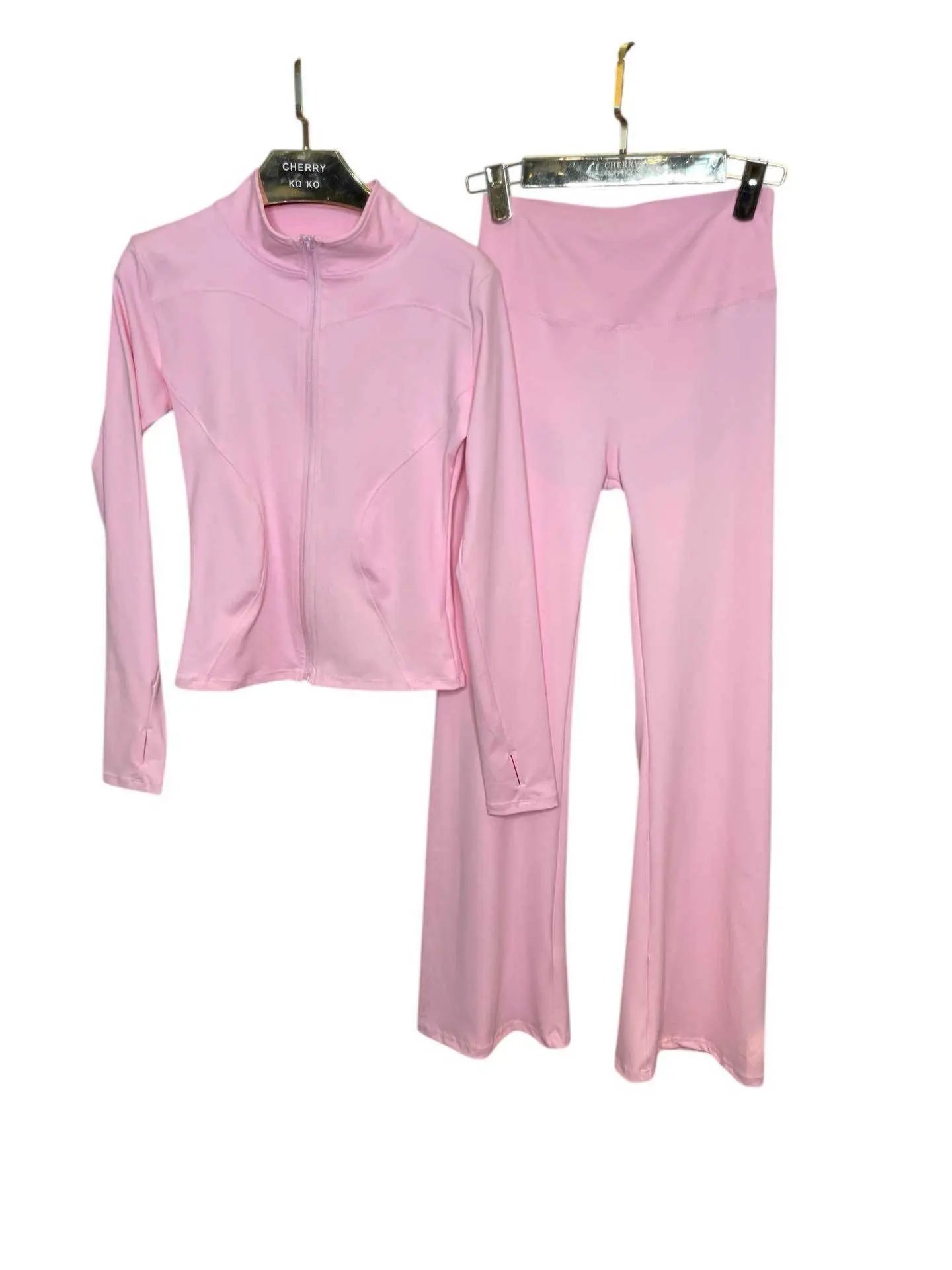 Close-fitting set with zip closure