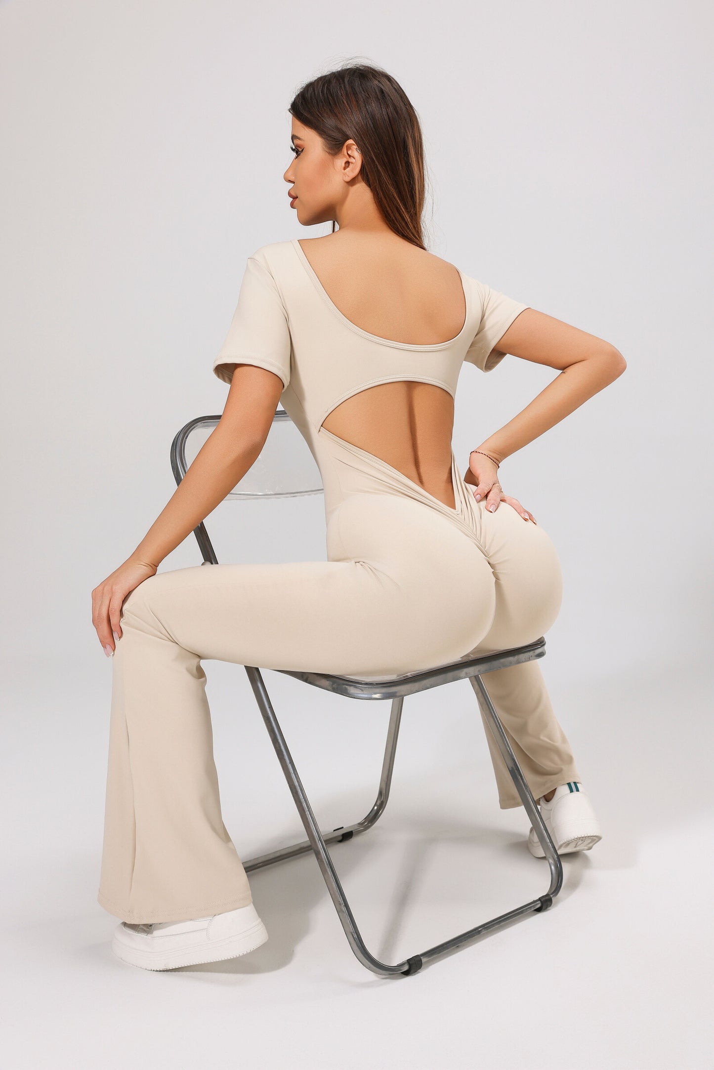 Women's backless fitted jumpsuit with short sleeves