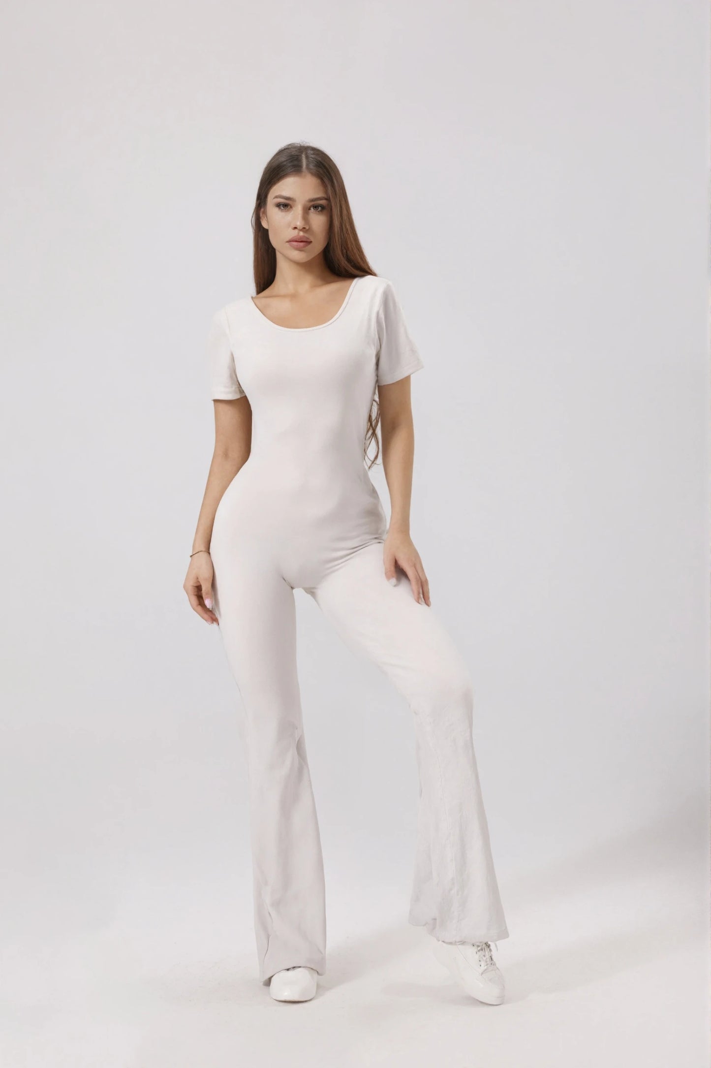 Women's backless fitted jumpsuit with short sleeves