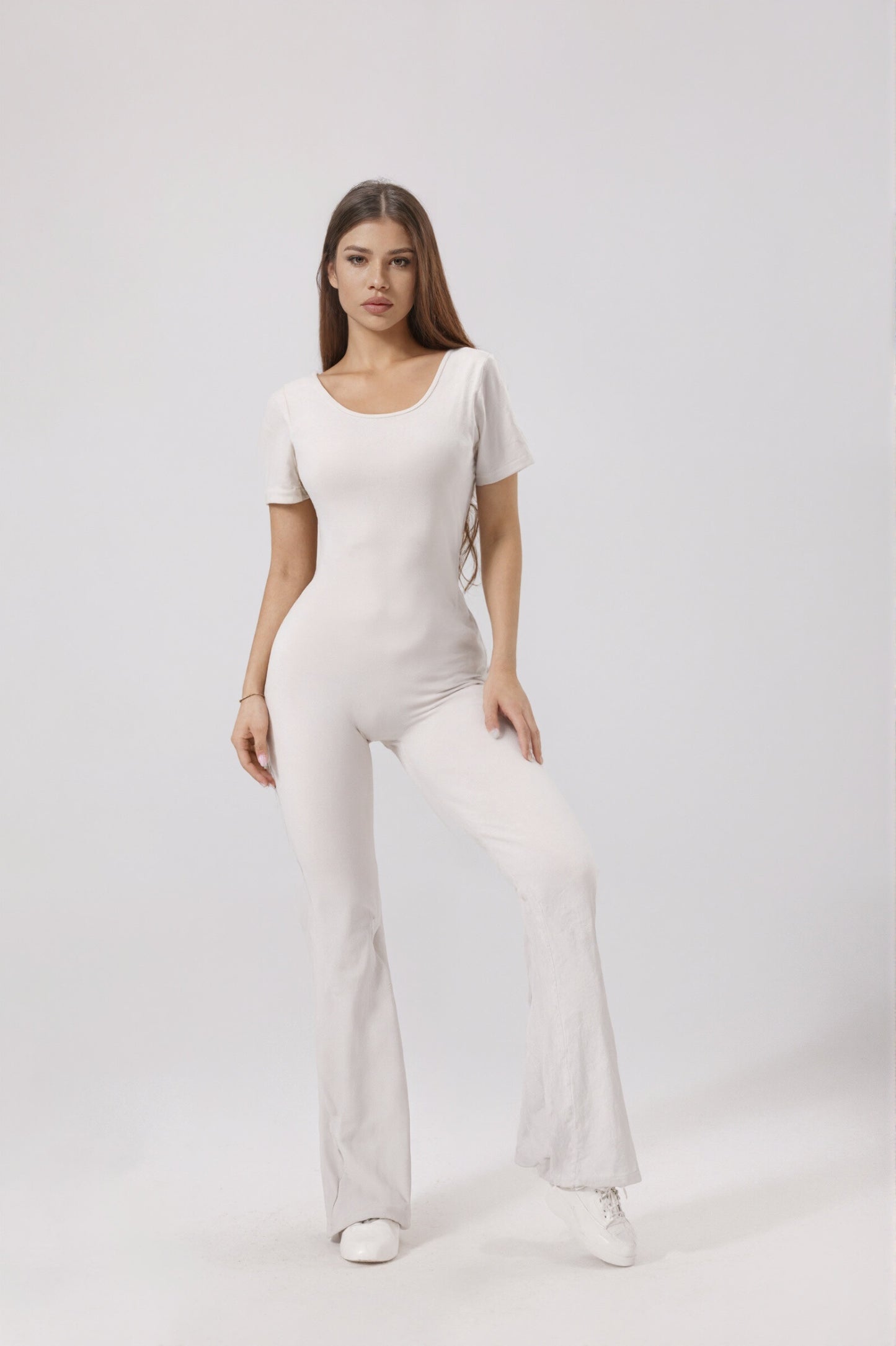 Women's backless fitted jumpsuit with short sleeves