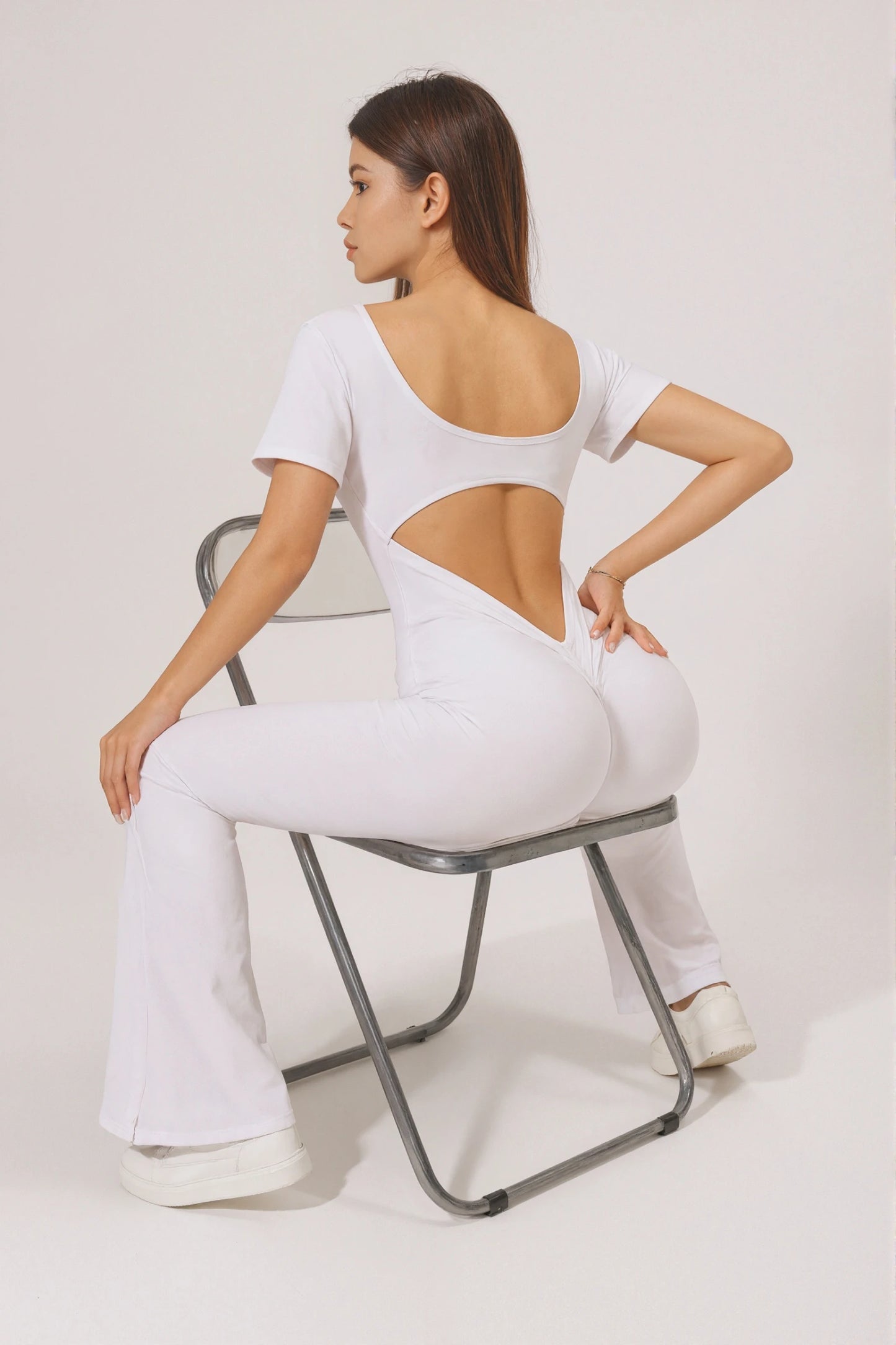 Women's backless fitted jumpsuit with short sleeves