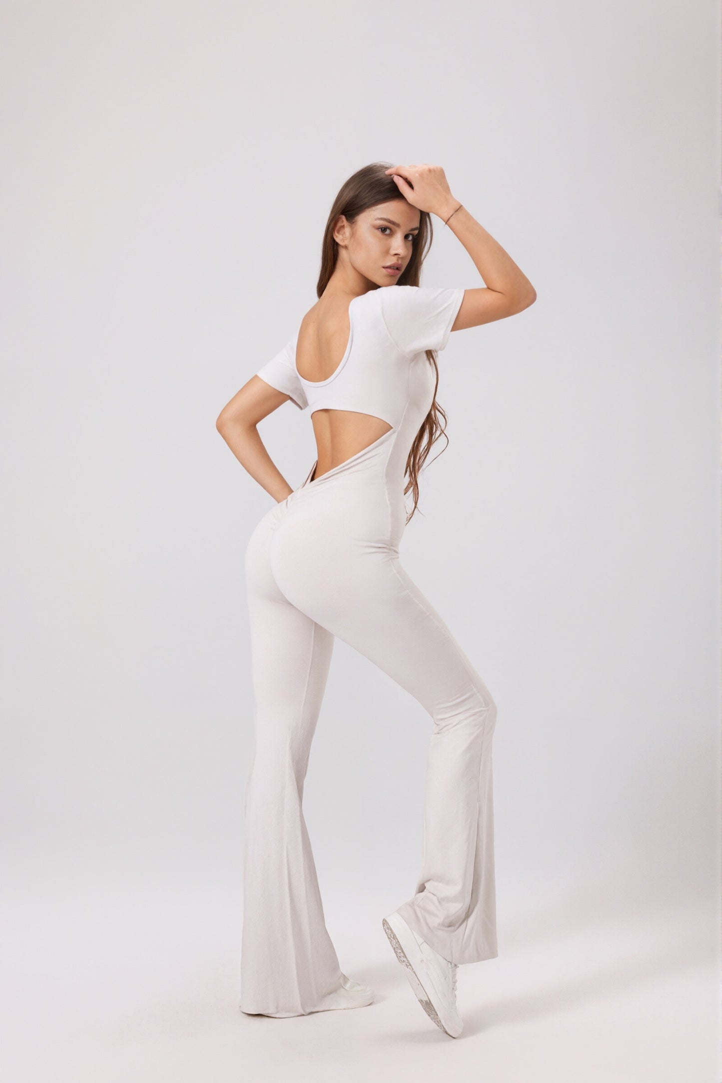 Women's backless fitted jumpsuit with short sleeves