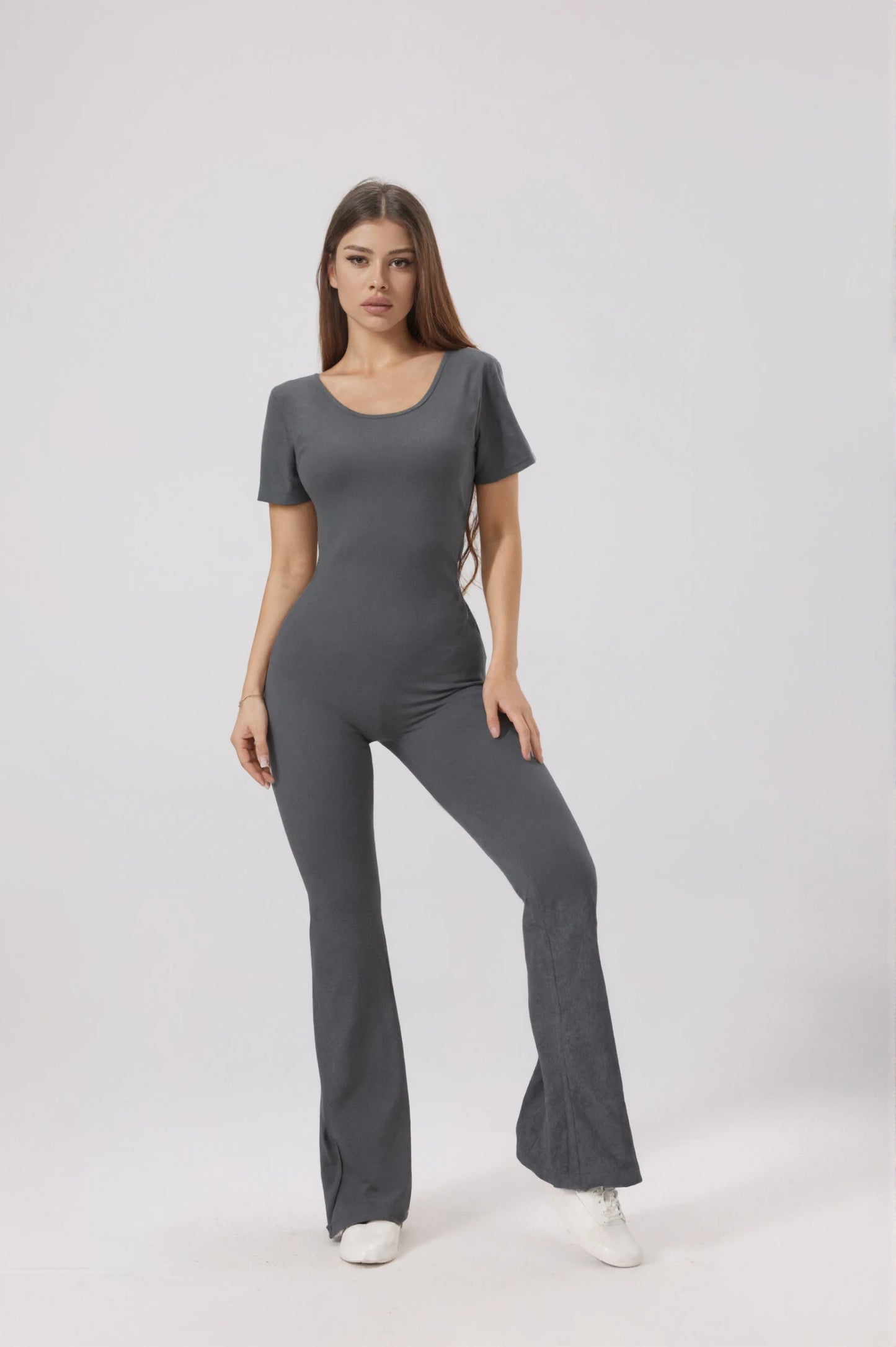 Women's backless fitted jumpsuit with short sleeves