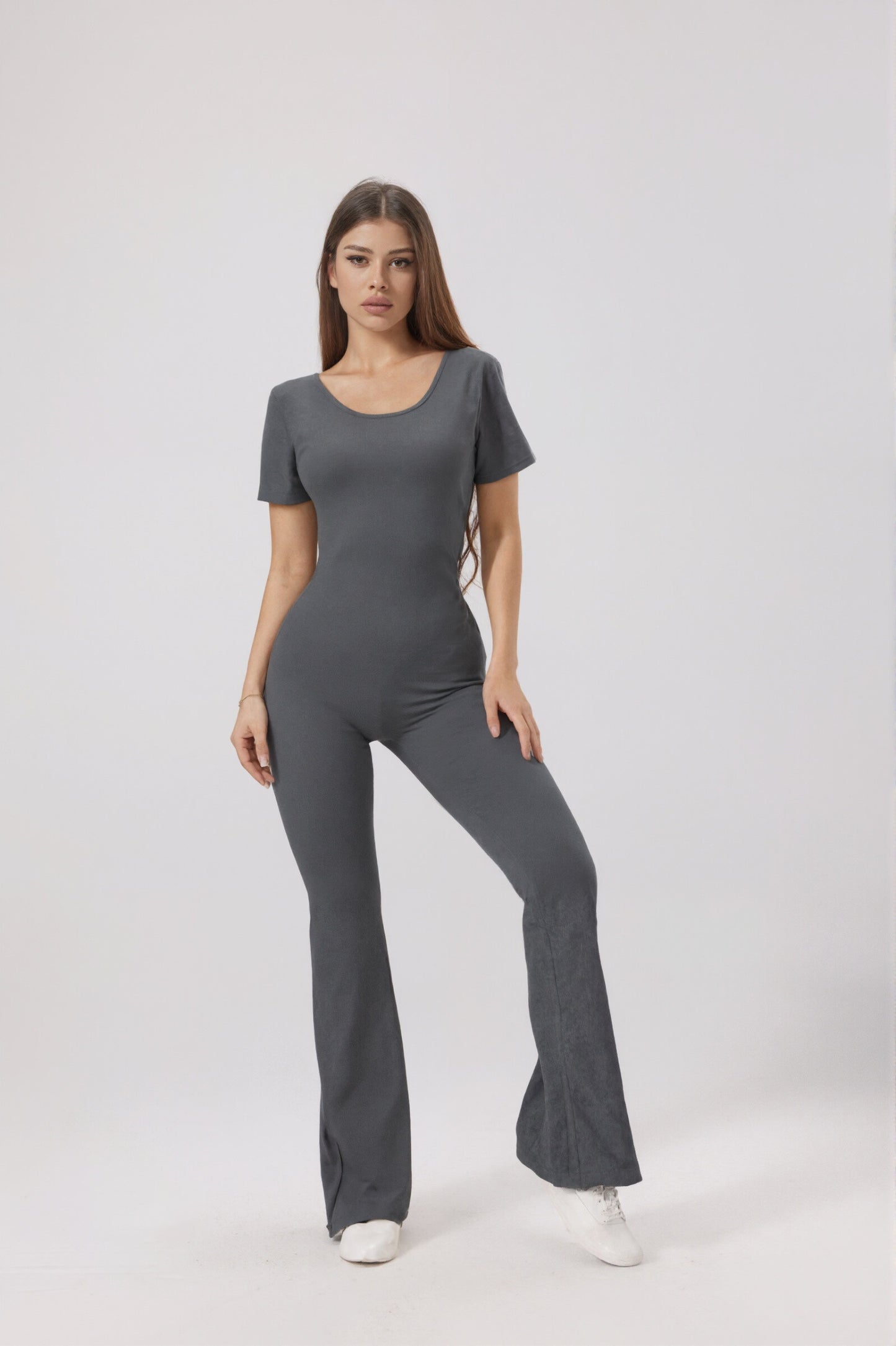 Women's backless fitted jumpsuit with short sleeves