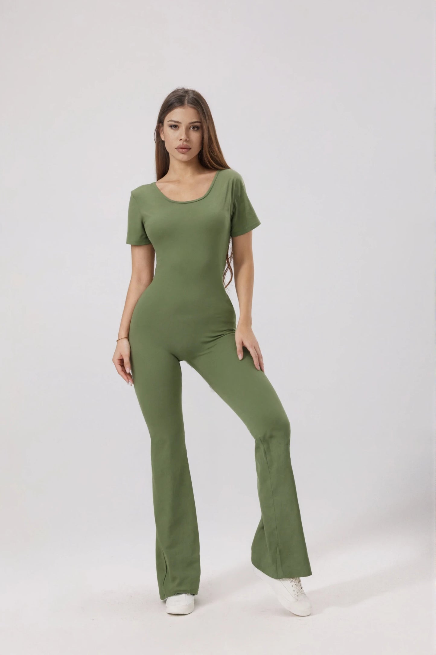 Women's backless fitted jumpsuit with short sleeves
