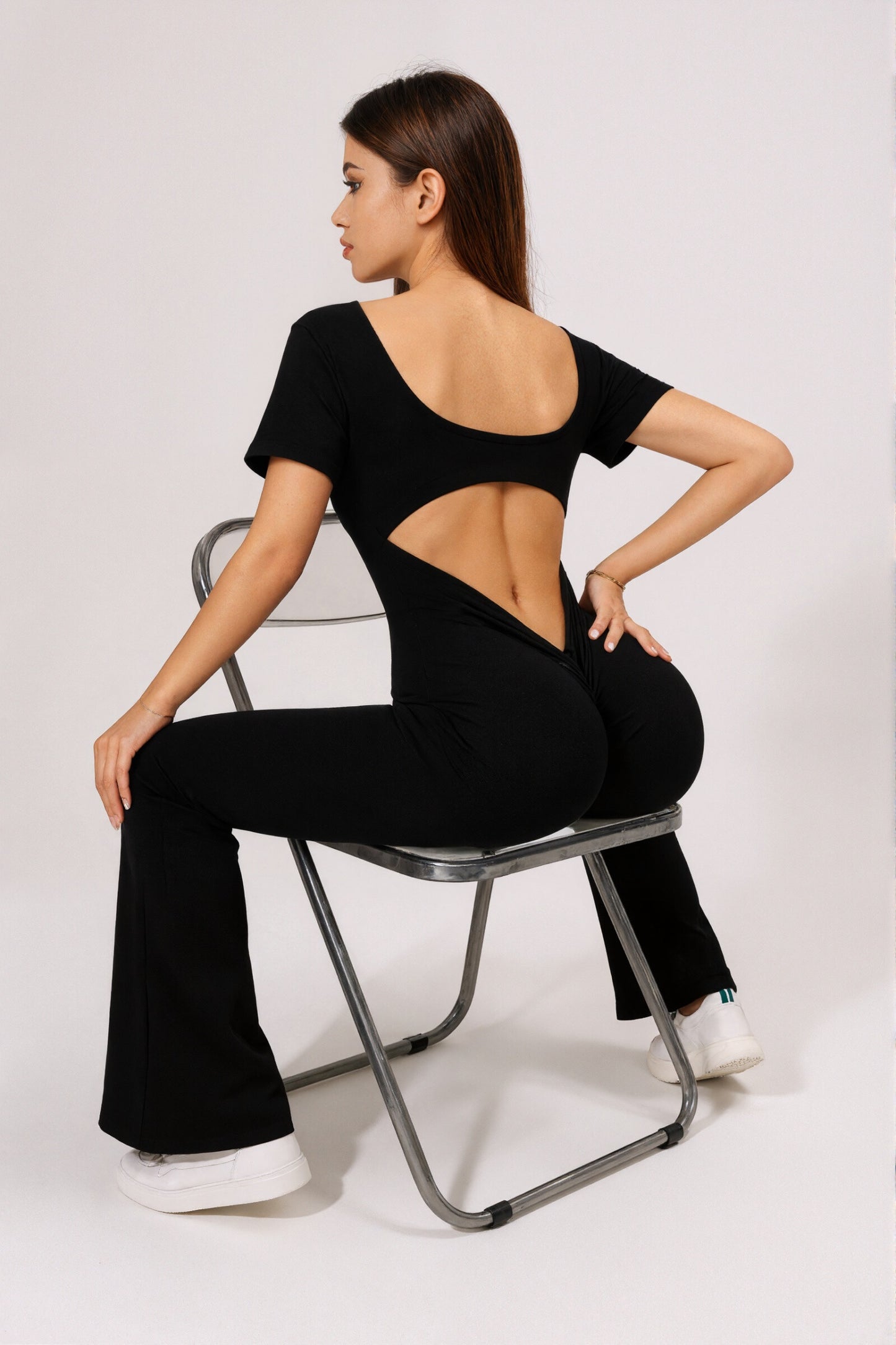 Women's backless fitted jumpsuit with short sleeves