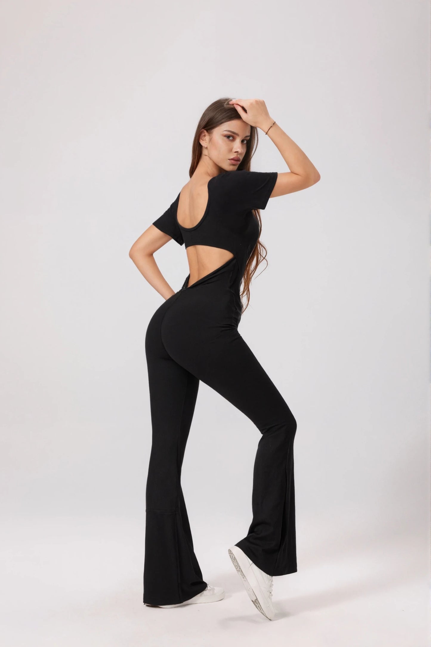 Women's backless fitted jumpsuit with short sleeves