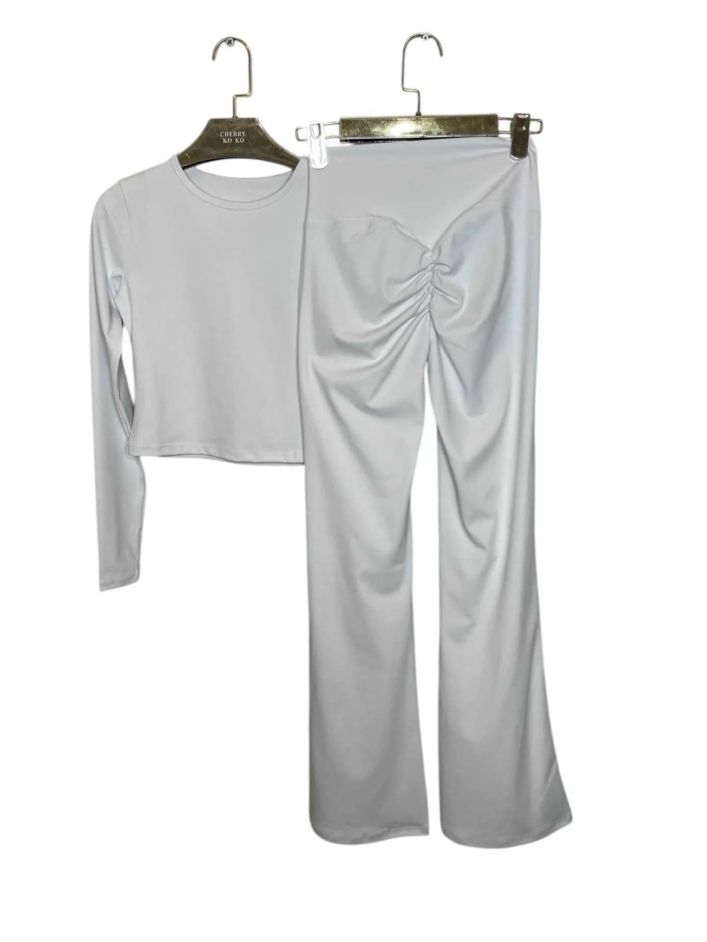 Women's high-waisted flare sports set with long sleeves and shaping fabric