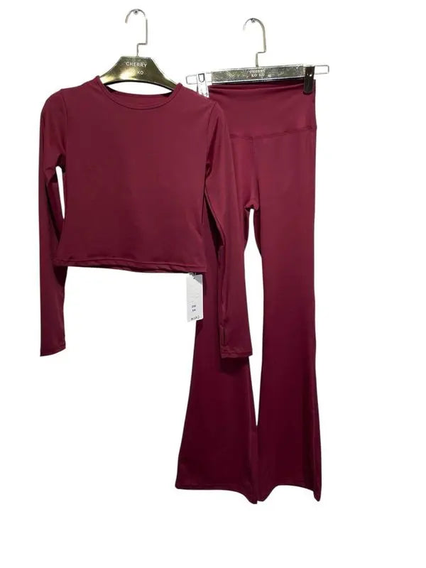 Women's high-waisted flare sports set with long sleeves and shaping fabric