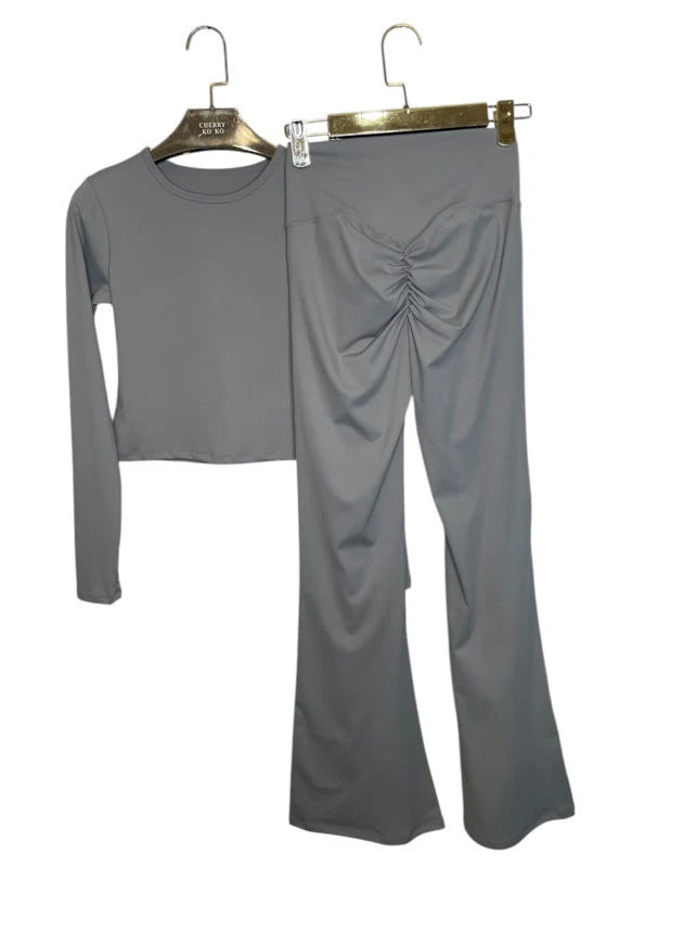 Women's high-waisted flare sports set with long sleeves and shaping fabric