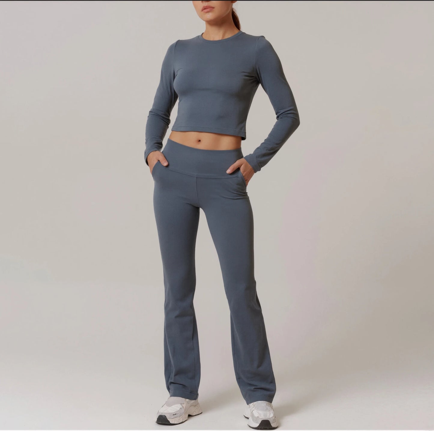 Women's high-waisted flare sports set with long sleeves and shaping fabric