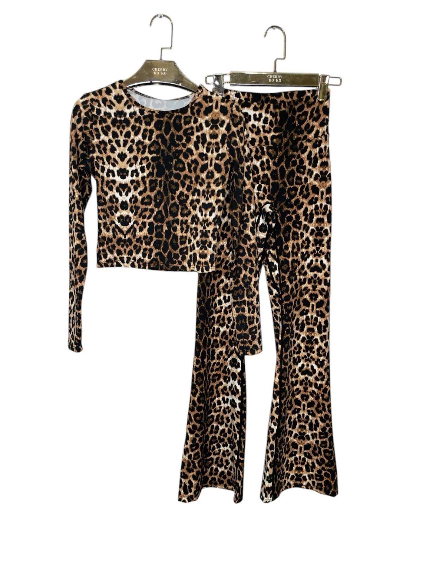 Women's high-waisted flare sports set with long sleeves and shaping fabric