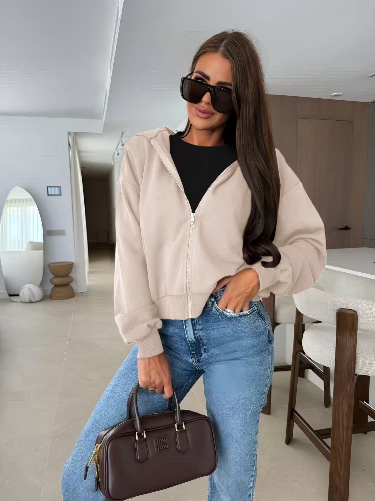 Hoodie with zip and pockets