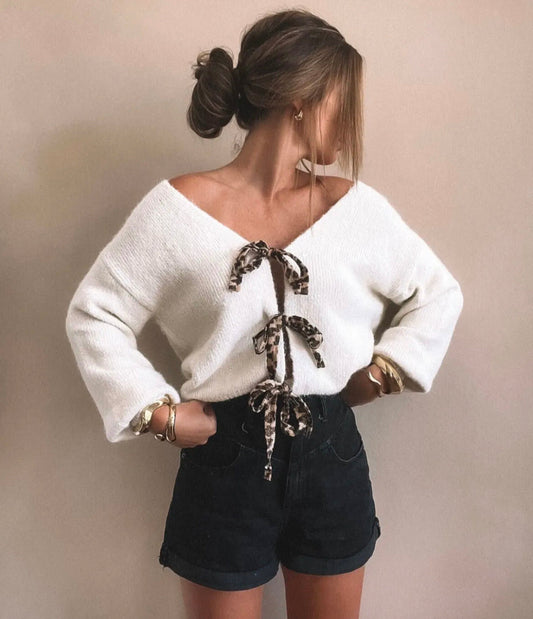 Vest with leopard knots