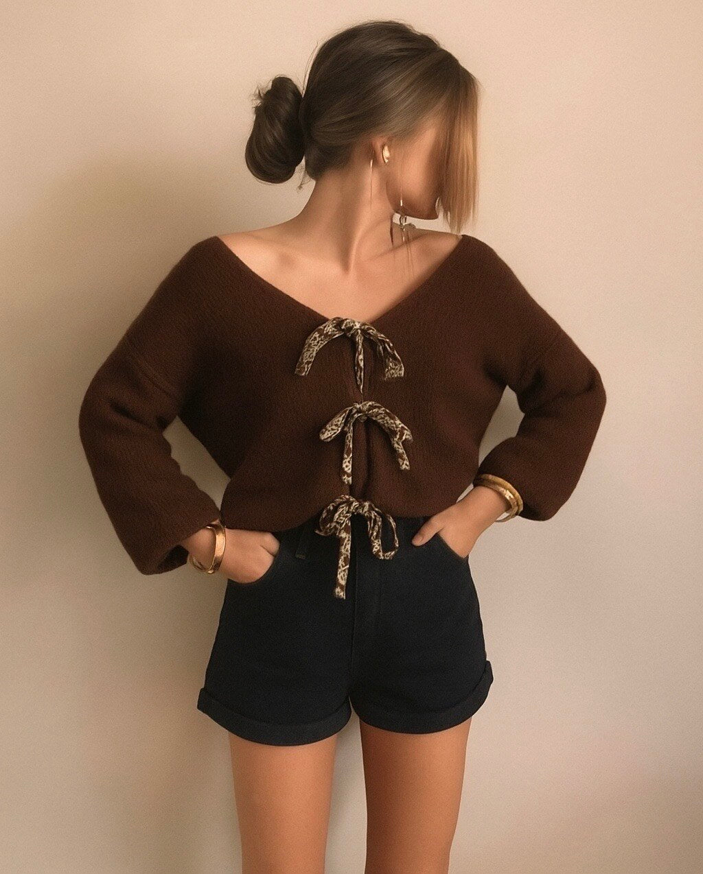 Vest with leopard knots