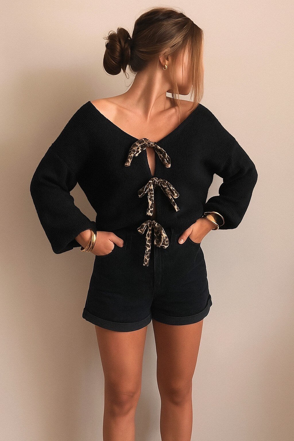 Vest with leopard knots