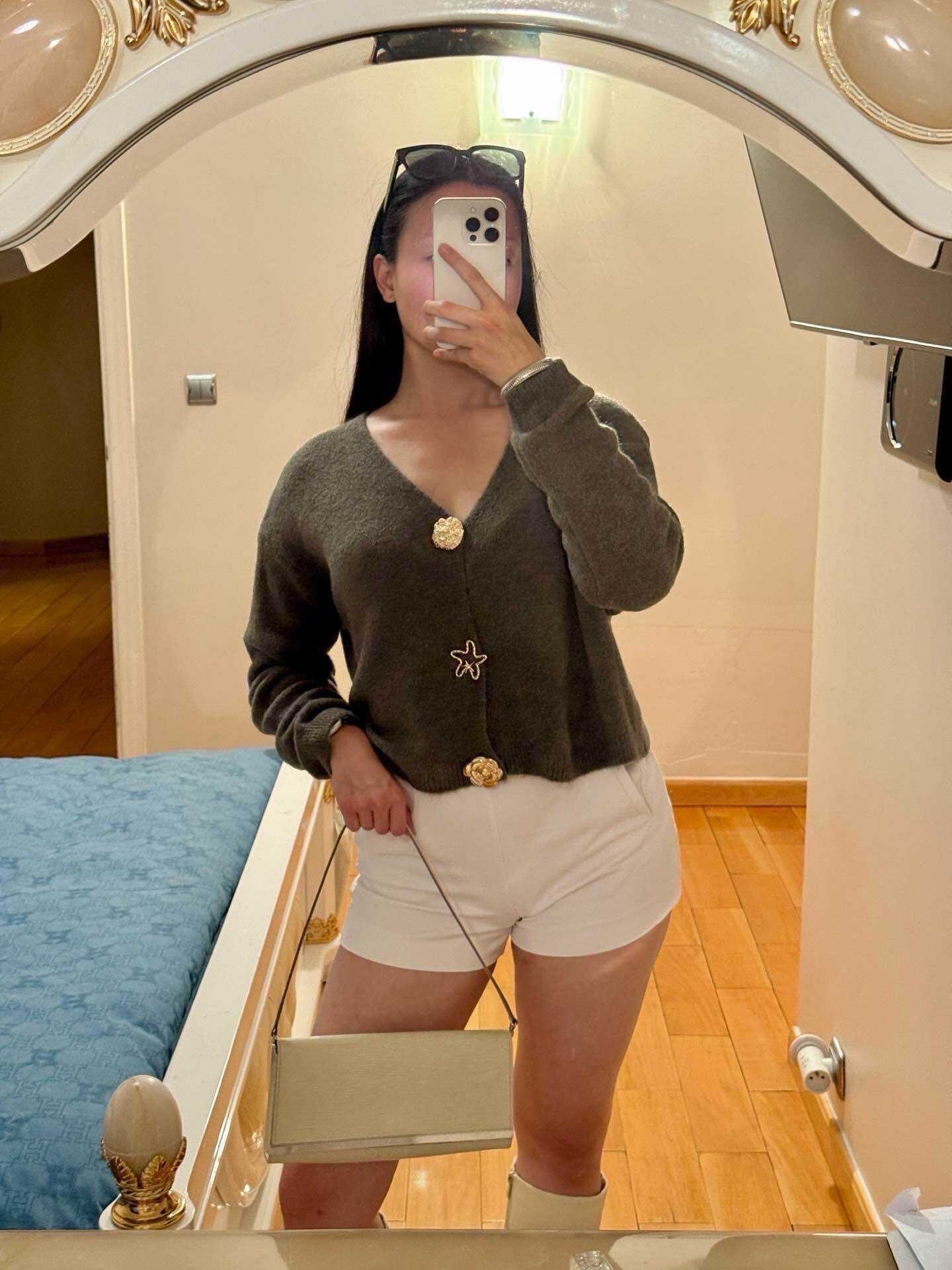 Baby alpaca vest with golden buttons