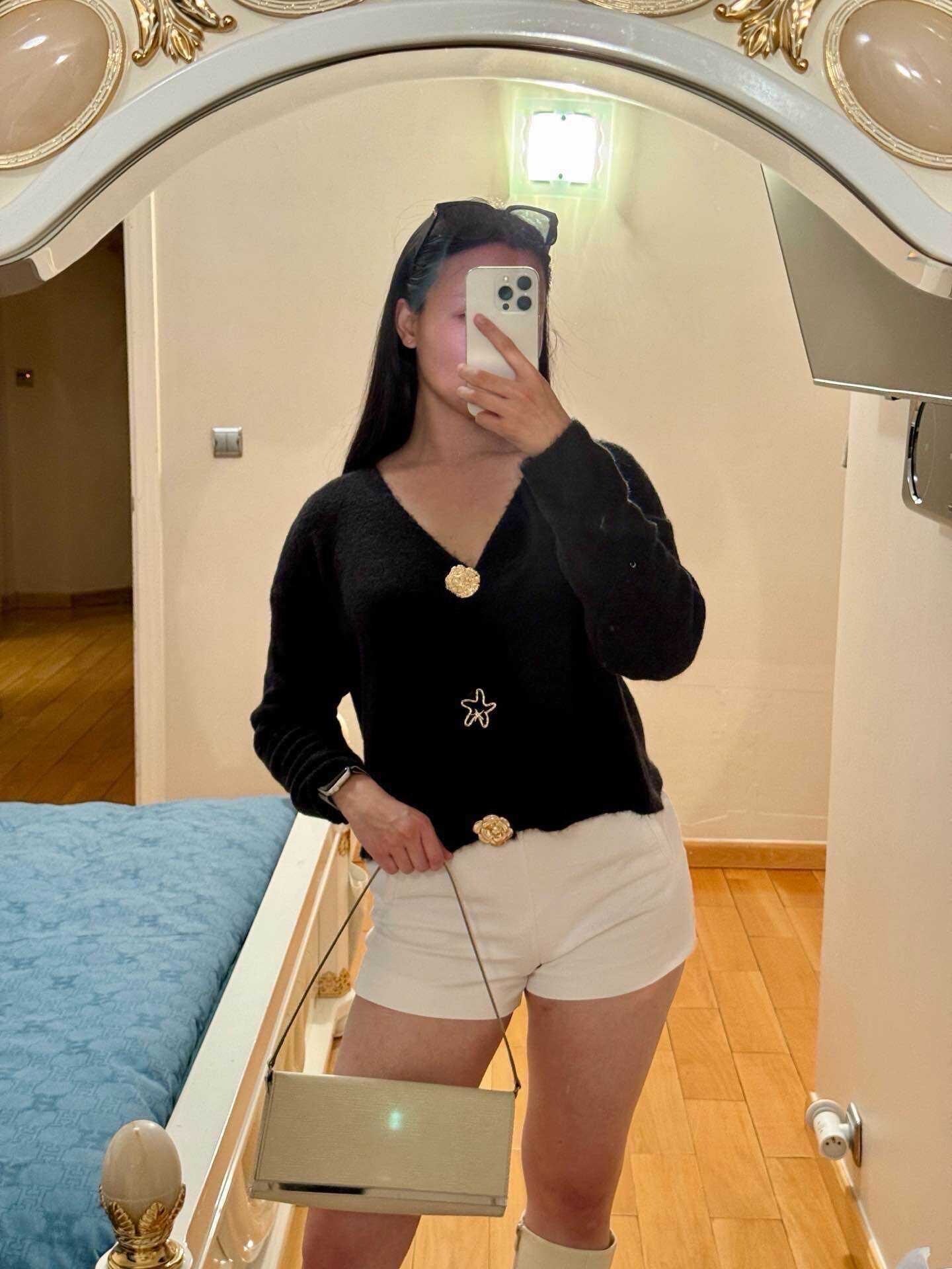 Baby alpaca vest with golden buttons