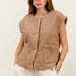 Gold -eyed sleeveless vest with golden button